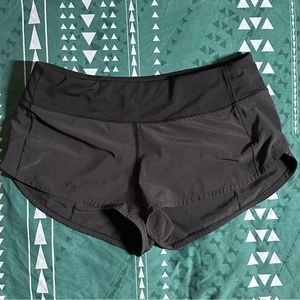 Lululemon black womans Speed Up Low-Rise Lined Short 2.5" size 6